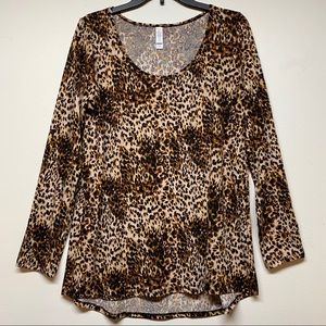 LuLaRoe  Lynnae Leopard Print Top A202